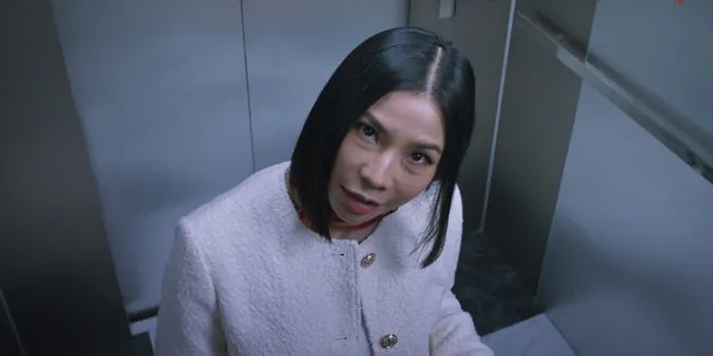 Poster LIFT Resmi Dirilis, Shareefa Daanish Hadirkan Teror Intens di Ruang Sempit