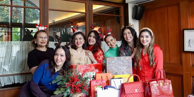 Potret Arisan Geng Sugar Mama yang Selalu Tampil Awet Muda