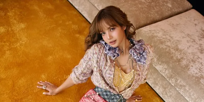 Potret Cantik Lisa BLACKPINK Bak Barbie di Louis Vuitton Paris Fashion Week 2026