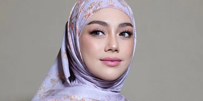 6 Potret Celine Evangelista Turun ke Jalan Jadi Tim Medis, Bantu Demonstran Luka sampai Ikut Lari-larian