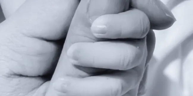 Potret Para Papa Muda yang Ceria Bersama Buah Hati, Cocok Disebut Hot Daddy!