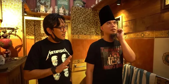 7 Potret Rumah Ahmad Dhani yang Identik dengan Ornamen Kayu dan dipenuhi Koleksi Barang Antik Jaman Dulu