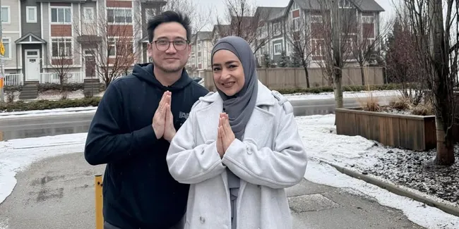 Potret Tengku Firmansyah dan Cindy Fatika Sari Ketemu Cucu Pertama, Bahagia Sambut Baby J
