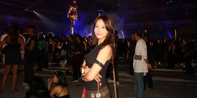 Potret Zee Asadel Nonton Konser The Weeknd, Outfit ala Baddie