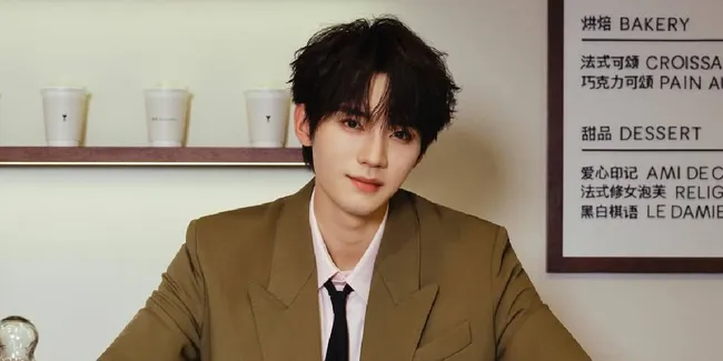 Potret Zhou Yiran Datang ke Indonesia, Sapa Fans dengan Hangat di Bandara