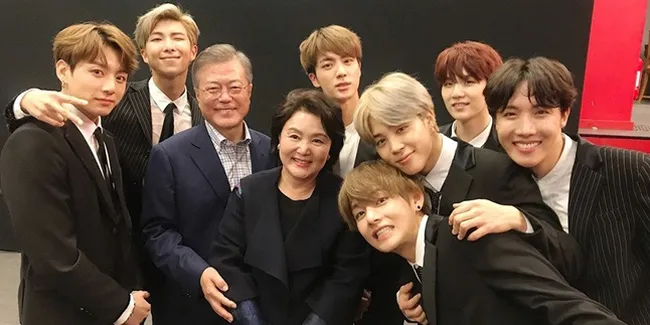 Presiden Korea Selatan Puji Prestasi BTS yang Berhasil Jadi K-Pop Idol Pertama Puncaki Chart Billboard Hot 100