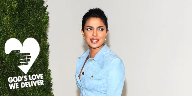 Priyanka Chopra Rilis Daftar Kado yang Diinginkan, Mulai dari Kasur - Jaket Anjing