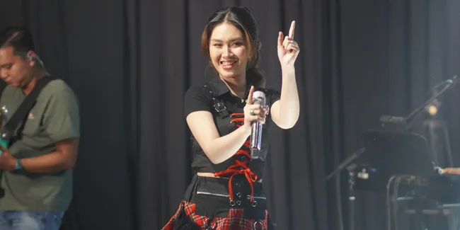 Profil Dike Sabrina, Sinden yang Kini Viral di Dangdut