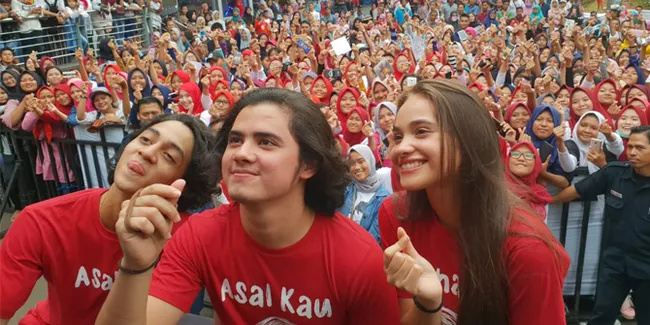 Promo Film di Karawang, Pemain 'ASAL KAU BAHAGIA' Disambut Histeris Fans
