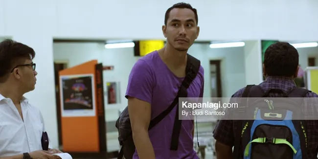 Proyek Ambisius, Darius Sinathrya Rilis Film 'NIGHT BUS' di 2017