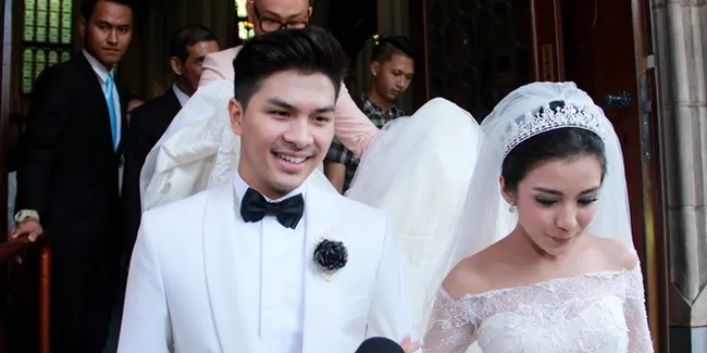 Pulang Bulan Madu, Chelsea & Glenn Langsung Dapat Penghargaan