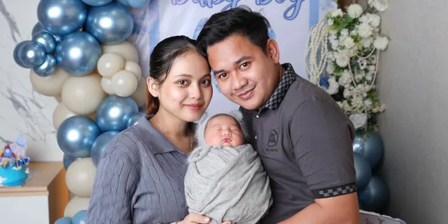 Putri Isnari Tunjukkan Wajah Anak & Umumkan Nama