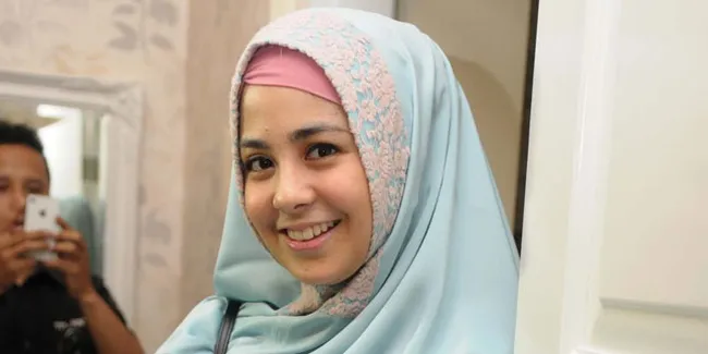Putuskan Berhijab, Risty Tagor Sempat Jadi Barang Taruhan