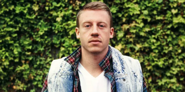 Rapper Macklemore Pamer Koleksi Jaket Bulunya