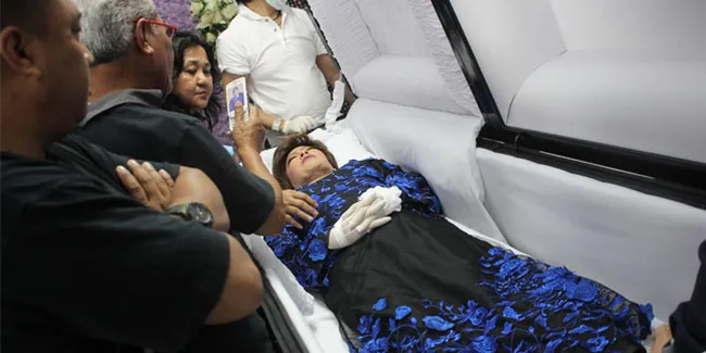 Ratusan Pelayat Hadiri Pemakaman Diana Nasution