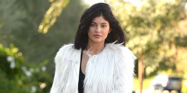 Rayakan 1 Bulan Usia Baby Stormi, Kylie Jenner Unggah Foto Bareng Putrinya