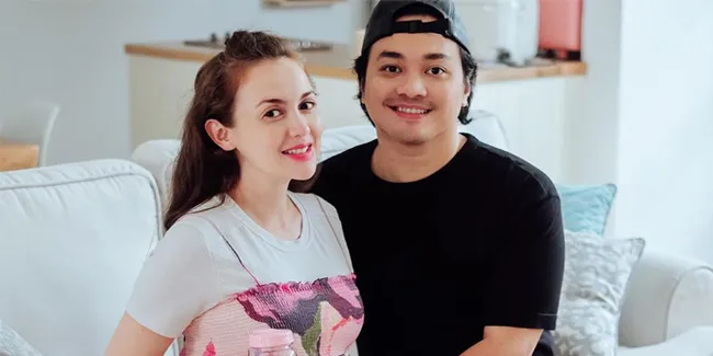 Rayakan Anniversary Pernikahan ke-10, Rianti Cartwright Tulis Pesan Romantis Buat Suami