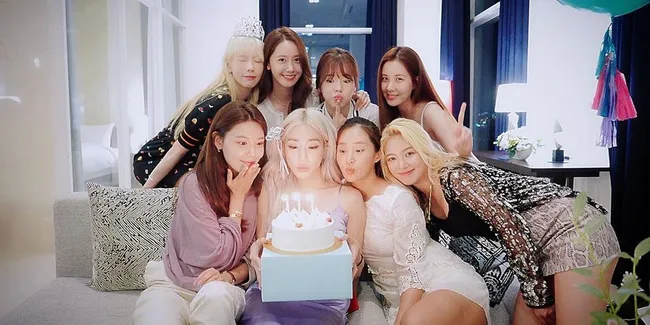 Rayakan Hari Jadi ke-12, Member Girls' Generation Bagikan Potret Penuh Cinta