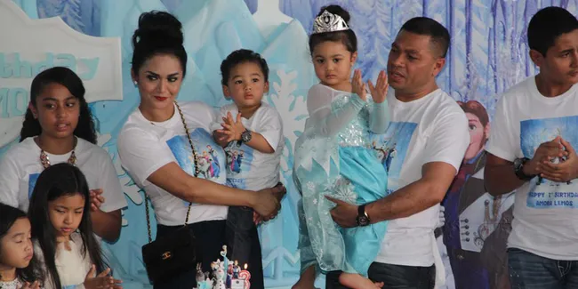 Rayakan Ultah Ke-3, Amora Jadi Putri Ala 'FROZEN'