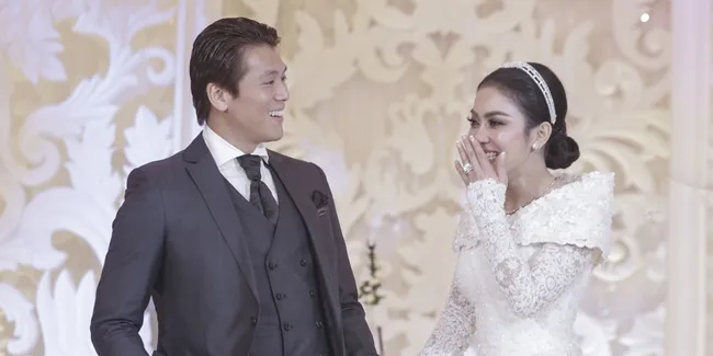 Reaksi Manis Reino Barack Usai Cicipi Nasi Goreng Buatan Syahrini