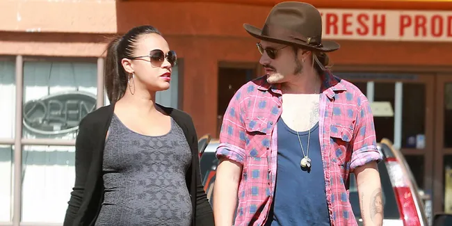 Resmi Jadi Ibu, Zoe Saldana Lahirkan Anak Kembar