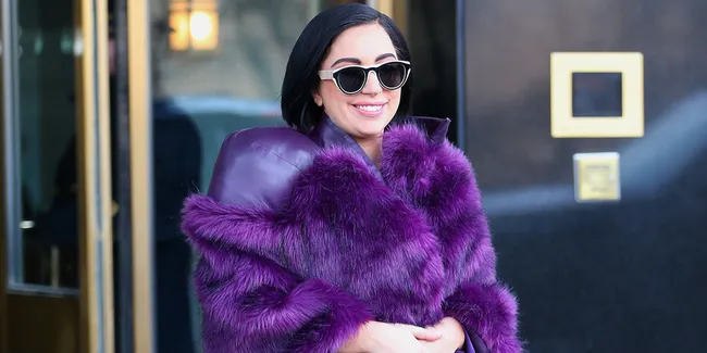 Resmi Tunangan, Hal Apa Sih Yang Dilakukan Lady Gaga?
