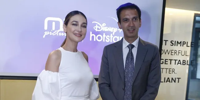 Reuni dengan Vino G Bastian Lewat 'SABAR INI UJIAN', Luna Maya Kenang Momen Jadi Pendatang Baru di Industri