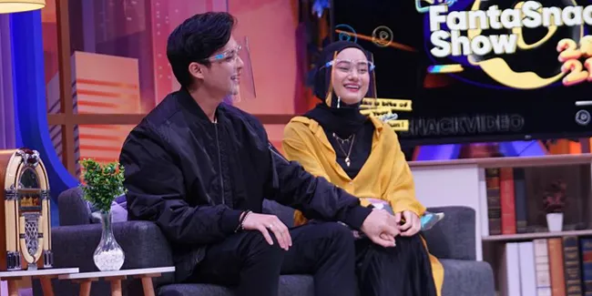 Rey Mbayang Bagi Tips dan Trik Jalani Hubungan Romantis Bersama Dinda Hauw