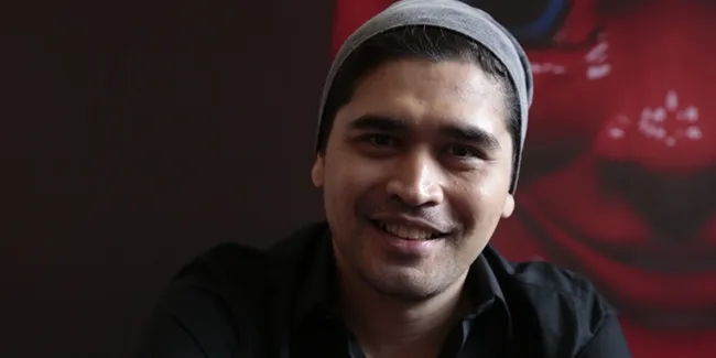 Rizky Hanggono Unggah Foto Lawas Dengan Pemain Film 'JOMBLO', Kangen?