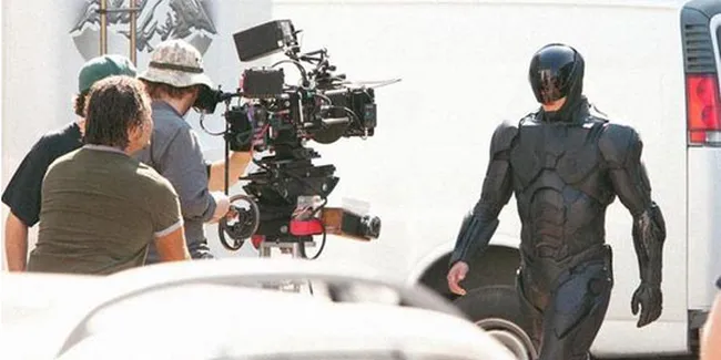'ROBOCOP' Punya Kostum Baru