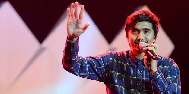 Romantis! Ini Dia Aksi Duta Sheila On 7 Nyanyi Lagu Bryan Adams