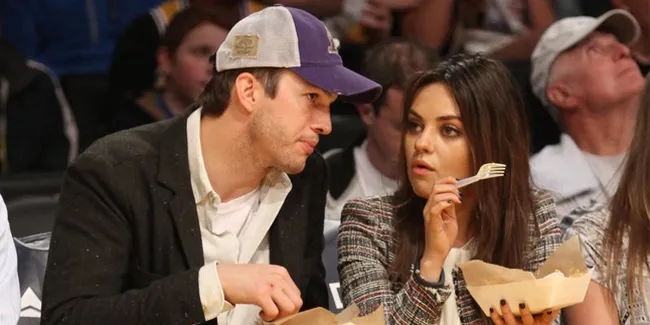 Romantis! Mila Kunis - Ashton Kutcher Tertangkap Ciuman Mesra