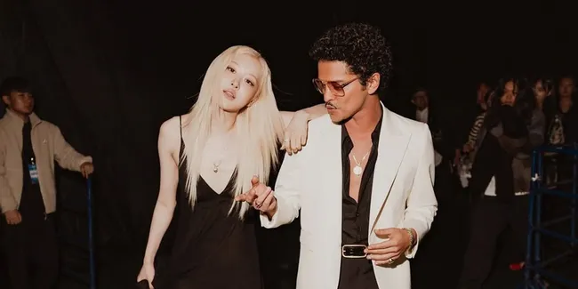 Rose BLACKPINK Cetak Sejarah, ‘APT’ Bareng Bruno Mars Duduki Posisi 1 IFPI 2025