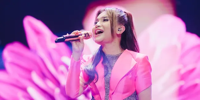 Rossa Sukses Memukau 5500 Penonton di Samarinda