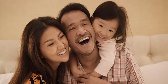 Ruben Onsu & Sarwendah Unggah Foto Throwback di Ultah Ke-3 Thalia, Penuh Harapan Baik