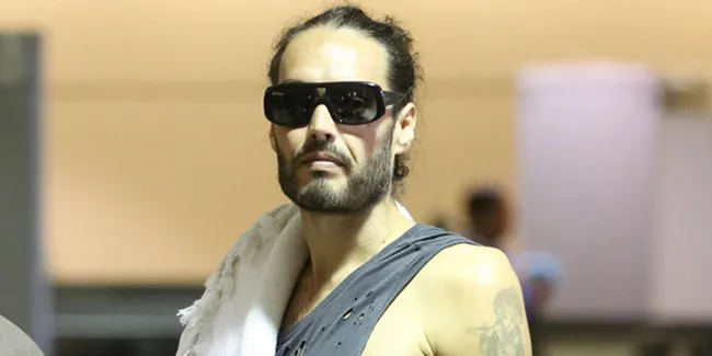 Yuk Intip Gaya Kencan Russell Brand dan Kekasih Barunya!