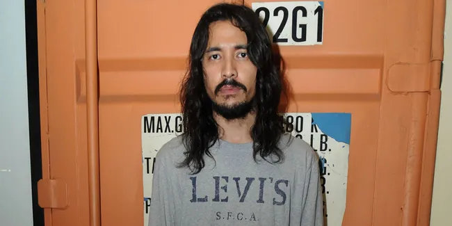 Saking Sayangnya, Ello Jarang Cuci Celana Jeans!