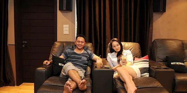 Sama-Sama Sibuk, Mona Ratuliu - Indra Punya Dua Mobil