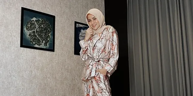 Sambil Patuhi Protokol Kesehatan, Olla Ramlan Tetap Bekerja Saat Pandemi Covid-19