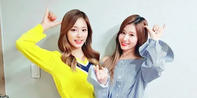 Sana dan Tzuyu TWICE Pilih Idol Terganteng & Tercantik di Daily Sports