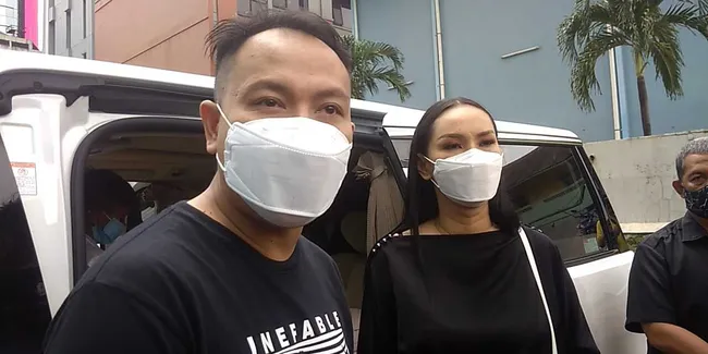 Sang Putra Tak Hadiri Acara Lamarannya dengan Vicky Prasetyo, Kalina Octaranny Sempat Menangis