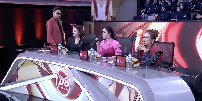 Saran Dewi Perssik dan Wika Salim Kepada Melani Sidrap di Dangdut Academy 8