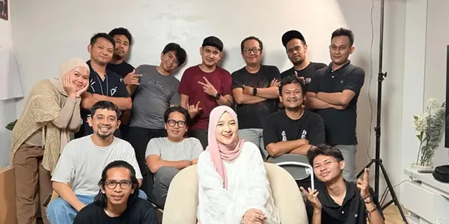 Satu Dekade Sabyan Gambus Isyaratkan Hiatus, Persembahkan Lagu Terakhir - Nissa Sabyan Nangis saat Rekaman