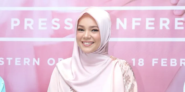 Sebelum Berhijrah, Dewi Sandra Sempat Hilang Arah dan Nyaris Bunuh Diri