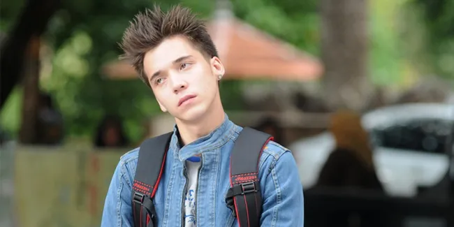 Sebelum Menikah, Stefan William Pose Pakai Oblong & Celana Kolor