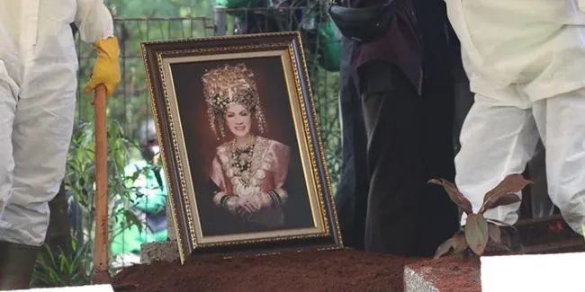 Sebelum Meninggal Dunia, Dorce Gamalama Sempat Sambangi Masjid yang Ia Wakafkan