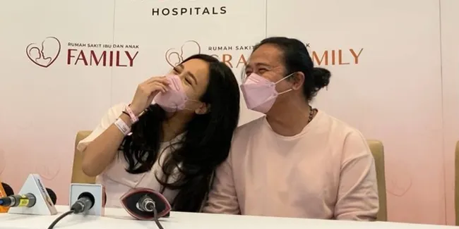 Sebut Putri Kecilnya Mirip Sang Suami, Dea Ananda: Katanya Malah Mirip Kita Berdua