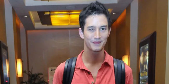 Secantik Apa Sih Wajah Kekasih Mike Lewis?