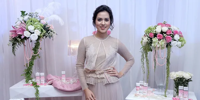 Sedang Libur, Raisa Kencan Bersama 2 Orang Penyanyi Ganteng Ini