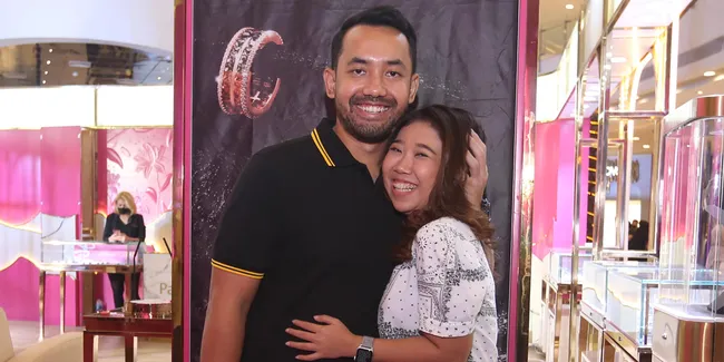 Segera Akhiri Masa Lajangnya dalam Waktu Dekat, Kiky Saputri Berburu Cincin Tunangan Bersama Kekasih